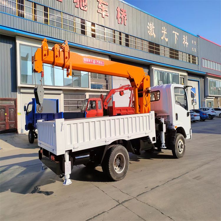 阜平县三轮随车吊定制 农用改装机自备吊中瑞长期出售