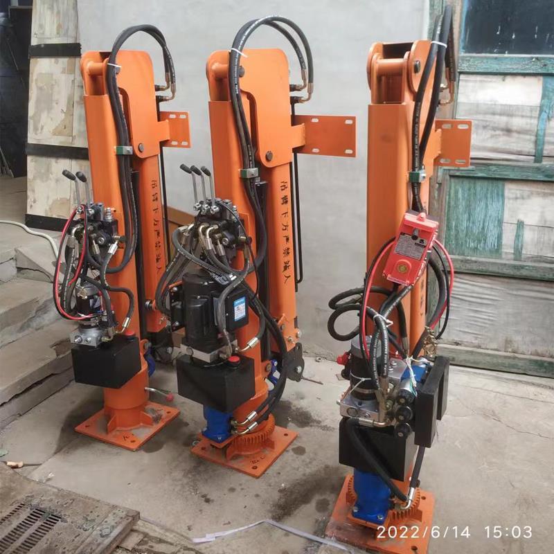 阜平县重汽蓝牌随车吊 3.2吨 国六动力强 液压驱动 农用自卸起重机